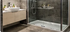Salle de bain avec douche